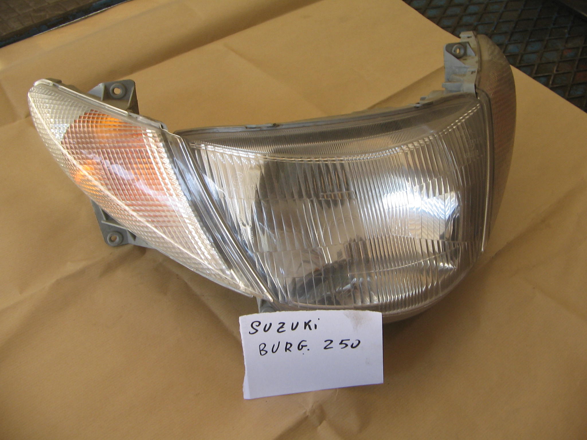 SUZUKI BURGMAN 250  FARO COME NUOVO N. 622